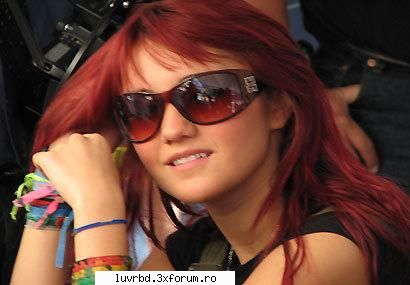 Dulce-poze cu ochelari - Este mai frumoasa cu sau fara? - Dulce Mar�a Espinoza Savi��n